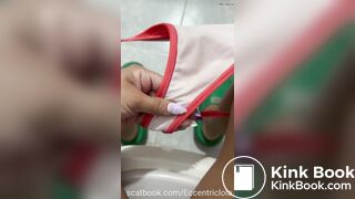 Girl pooping on toilet - video 125