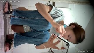 spy camera asian girl pee and shit.video_1390