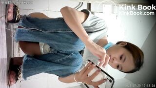 spy camera asian girl pee and shit.video_1390