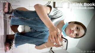 spy camera asian girl pee and shit.video_1390