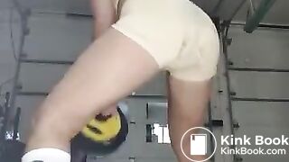 Sexy Hot White Girl Shits In Her Yellow Workout Shorts