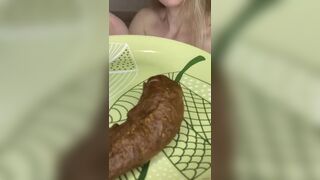 Pretty Woman Pooping - video 11