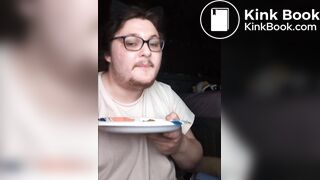 Kitty Cat Eating Her Stinky Dinner Timelapse