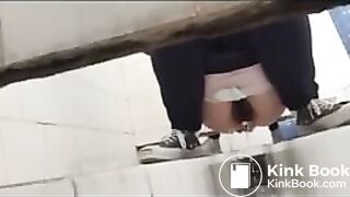 spy camera asian girl pee and shit.video_1366