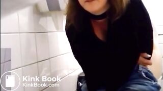 GIRL STRUGGLES TO PUSH HUGE POOP IN PUBLIC