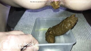 Hot girl pissing and shitting in container - video 2