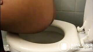 Cacca da dietro di ragazza nera