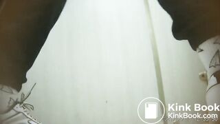 spy camera asian girl pee and shit.video_1297