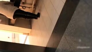 spy camera asian girl pee and shit.video_582