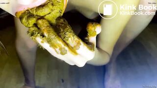 Hot girl shitting, eating it, and smearing it