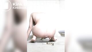 Skinny Blonde Beauty Pooping for us
