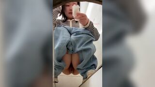spy camera asian girl pee and shit.video_1365