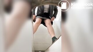 spy camera asian girl pee and shit.video_1365