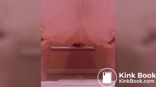 Twitter girl poop 1