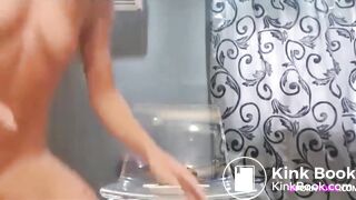 Hot girl making shit burgers - video 2