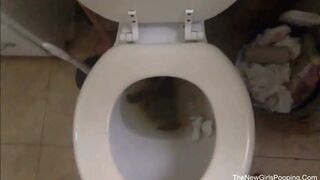 Girl Pooping - video 155
