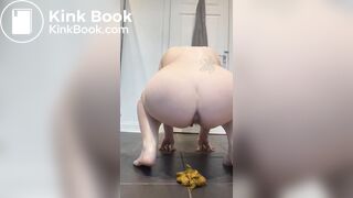 Hot girl shitting - video 114