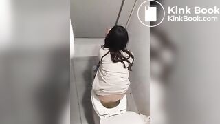CHICA EN EL BAÑO