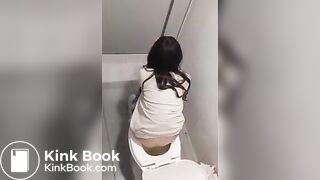 CHICA EN EL BAÑO