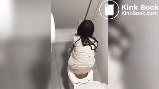 CHICA EN EL BAÑO