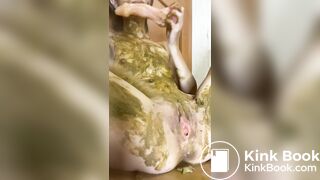 Hot girl masturbating and shitting - video 5