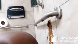 SEXY EBONY BABE PROJECTILE POOP