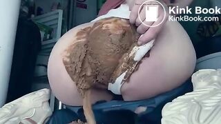 Messy panties.. Messy buttocks..