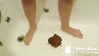Amateur lady scat solo in the shower..