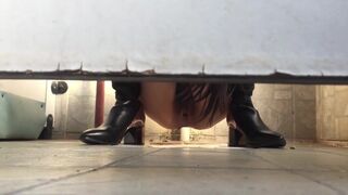 spy camera asian girl pee and shit.video_547