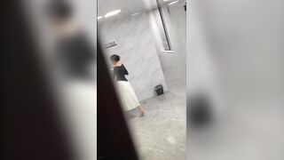 spy camera asian girl pee and shit.video_517