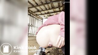 Shitting outdoors with a farting pouty ring