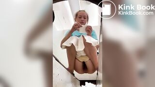spy camera asian girl pee and shit.video_527