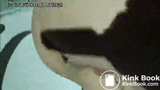 Girl pooping - video 556