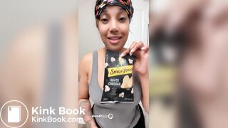 Hot girl shitting in chip bag