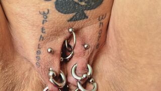Tattooed pussy milf sucks my dick while I take a shit - video 2