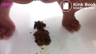 Scat woman pooping, smearing, masturbating in bathtub