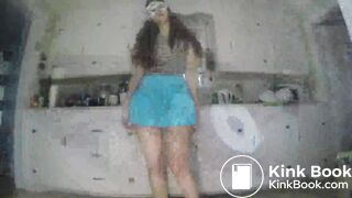 Rachelle - Pooping her pull-up
