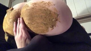 TS Emily - Shit smearing in tights