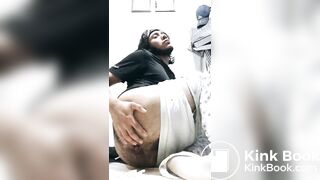 SE EXCITA CUANDO CAGA