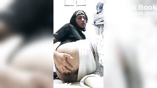 SE EXCITA CUANDO CAGA