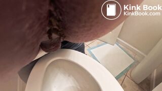 Pooping 636 - Butt Crack Eye View