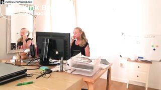 Queen Ana dumps in her office
