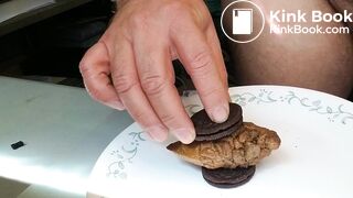 Pooping 368 - Oreo Turd Sandwich