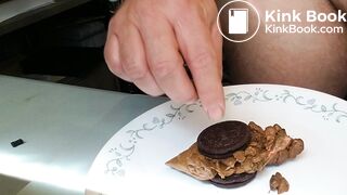 Pooping 368 - Oreo Turd Sandwich