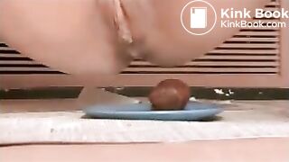 Marion shits on plates