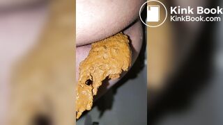 Pooping 79 - Close Up