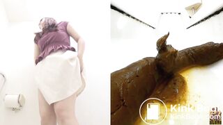 Japanese Girl Pooping