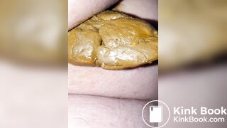 Pooping 43 - Close Up