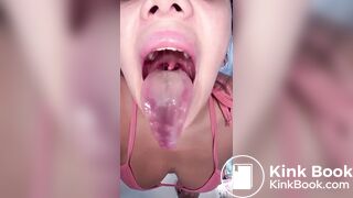 Girl's sexy long tongue 31